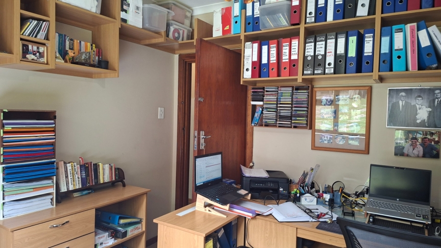 4 Bedroom Property for Sale in Beacon Bay North Eastern Cape